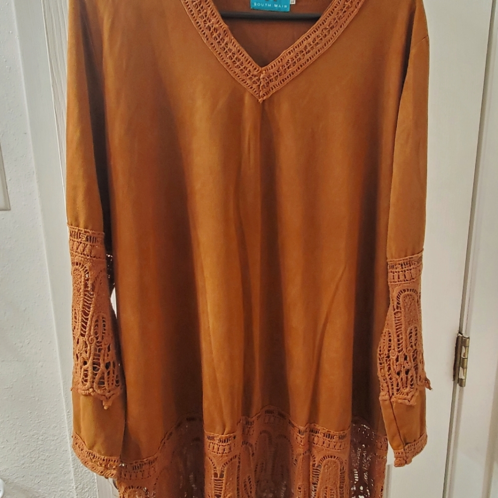 Tunic top XL with lace accents. Matching leggings included!